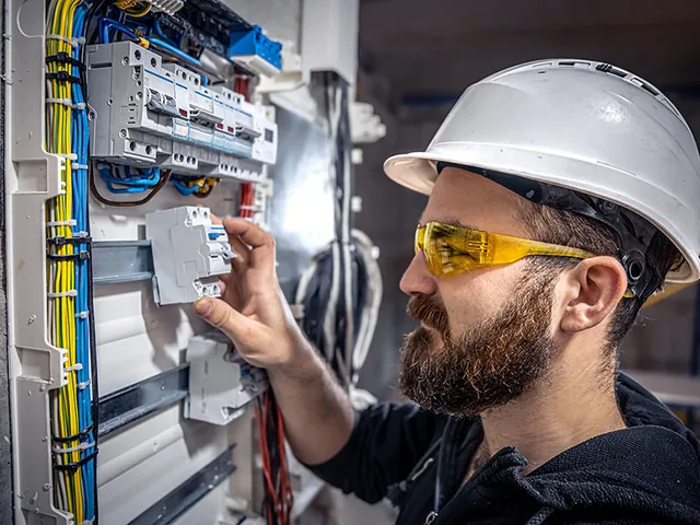 Elektrik Teknisyeni